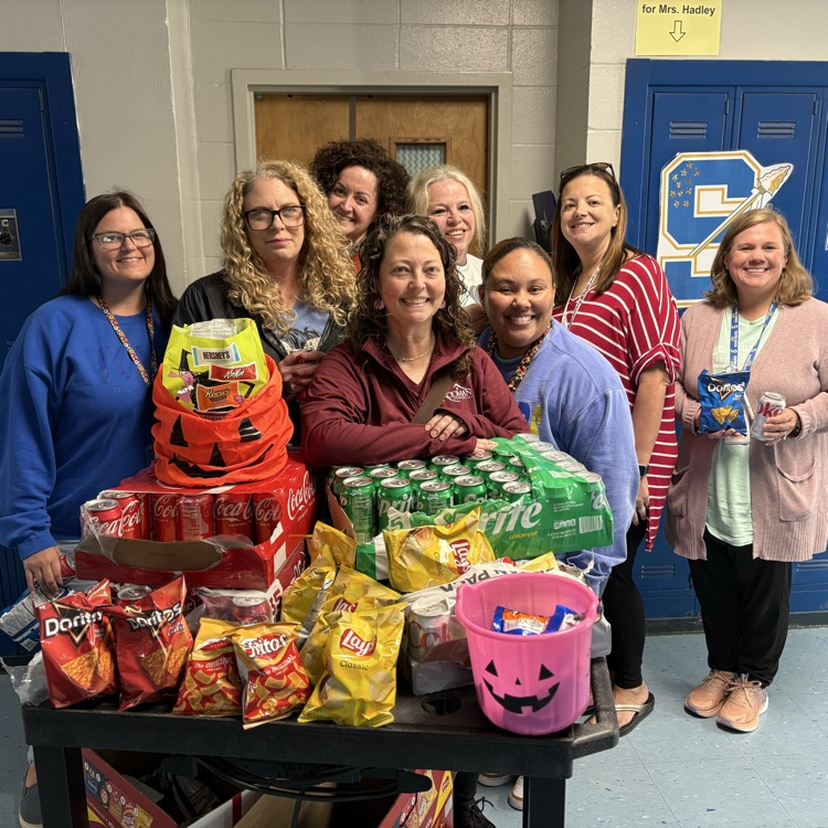 SJHSwarriors's tweet image. Our staff was ever so happy to see that teacher cart today! 😊 Thank you to Rodman Properties for coming to visit and showering our teachers with snacks. We appreciate you so much! 💛💙#tww #community #GOW25