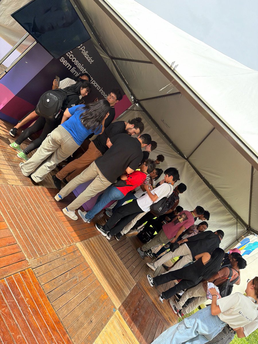 Day 2 of the event and our booth at full steam! 

The seed is being sown in the new generation! 

It was a great honor to be with Professor Antônio Hashisuca today. 

Responsible for the partnership between  Unioeste(Foz do Iguaçu) in the first laboratory dedicated to Polkadot