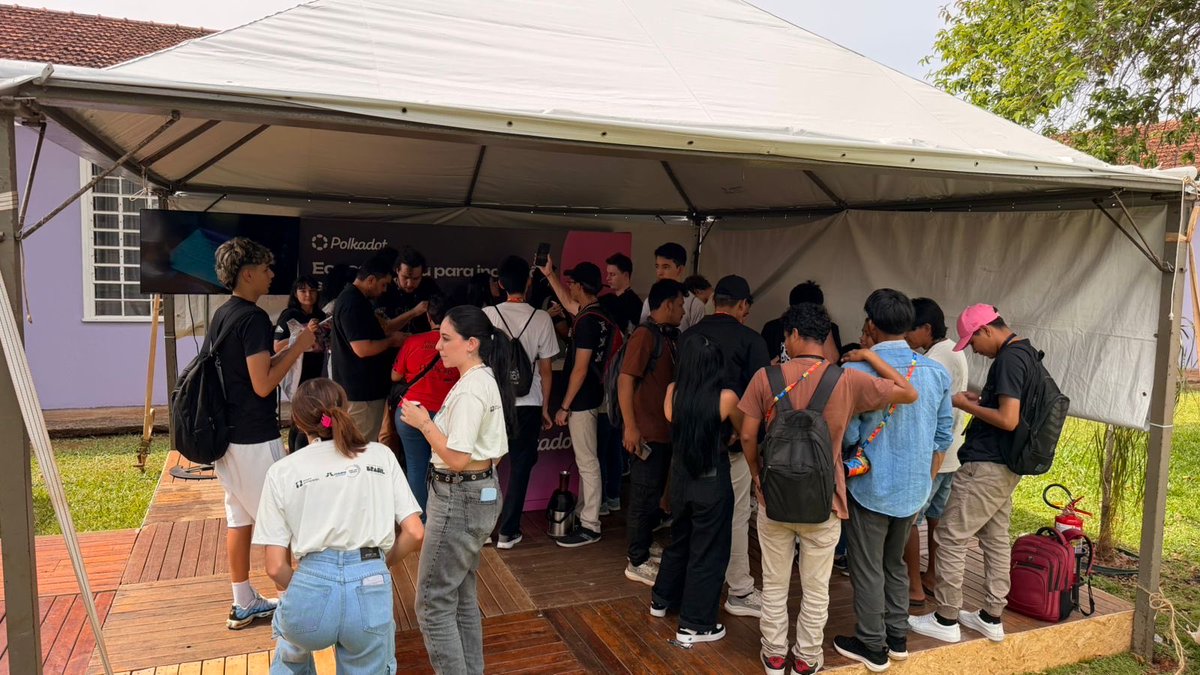 johnrhodelb's tweet image. Day 2 of the event and our booth at full steam! 

The seed is being sown in the new generation! 

It was a great honor to be with Professor Antônio Hashisuca today. 

Responsible for the partnership between  Unioeste(Foz do Iguaçu) in the first laboratory dedicated to Polkadot…
