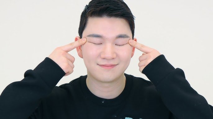 roscoethh's tweet image. SE asians aren’t affected with this gesture, only koreans, japanese, and chinese, please point this out too, there’s no “we” when it comes to defending yall next time ok, we dont want to be included, also… we dont have to pay for surgeries to feel confident, we’re born w it 😘