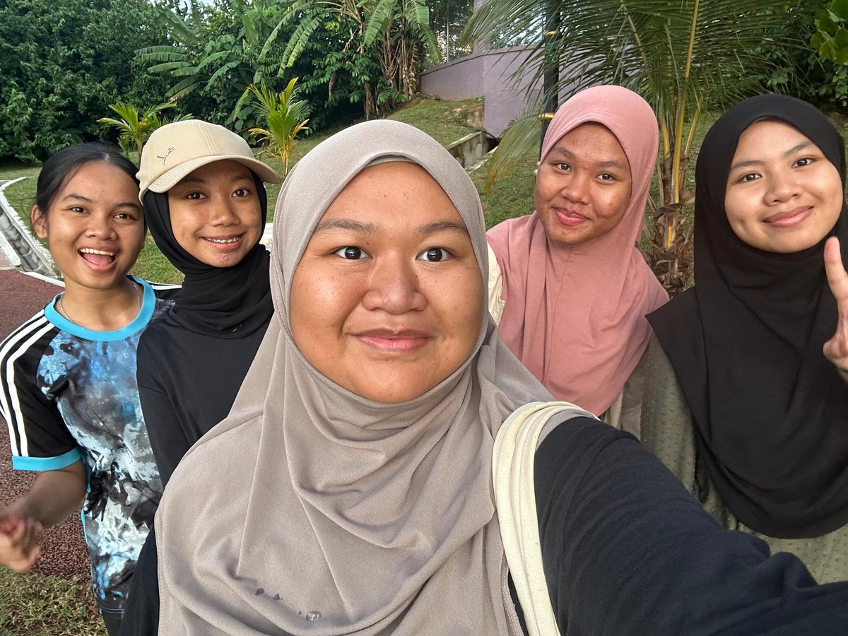 nibzbabs's tweet image. The lake in front of my campus is surprisingly big and so pretty 🦢🫶🏻