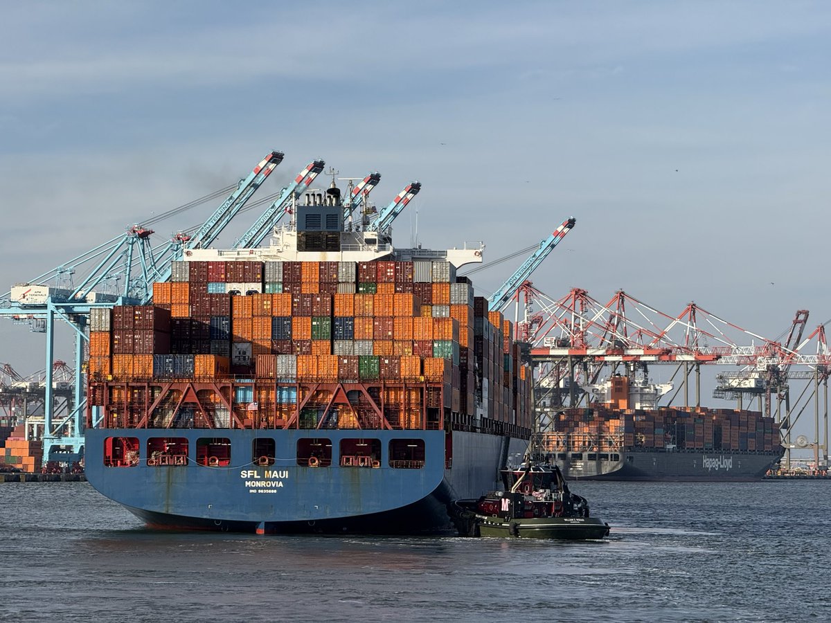 joshspatial's tweet image. You can just do things - went on the Open House New York port infrastructure boat tour and they even wrapped it up by doing a live rendition of I, Pencil. Elite 🌐 experience.