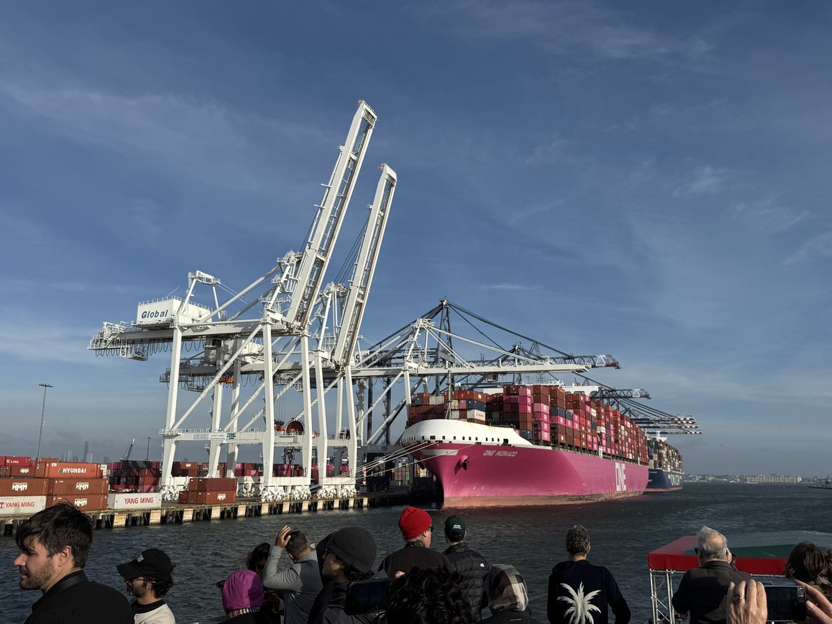 joshspatial's tweet image. You can just do things - went on the Open House New York port infrastructure boat tour and they even wrapped it up by doing a live rendition of I, Pencil. Elite 🌐 experience.