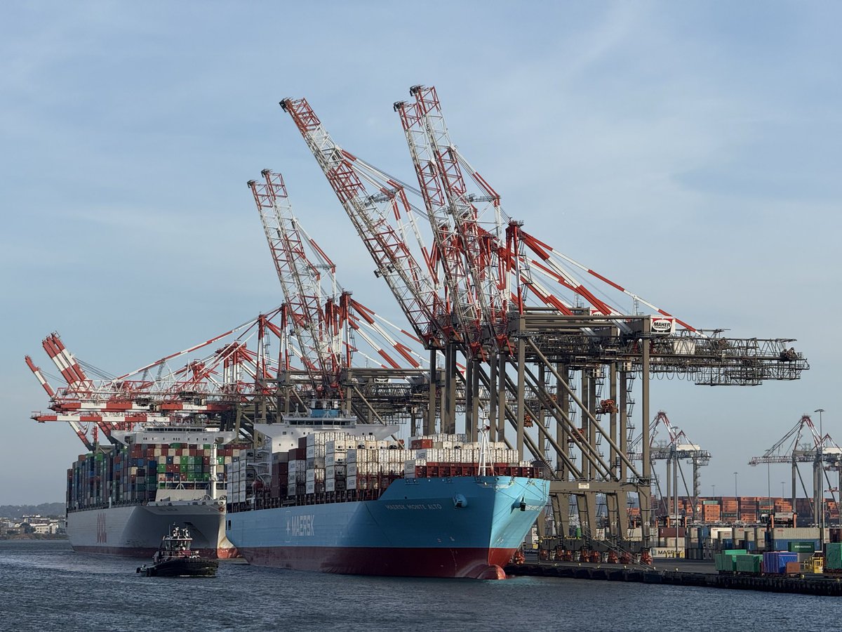 joshspatial's tweet image. You can just do things - went on the Open House New York port infrastructure boat tour and they even wrapped it up by doing a live rendition of I, Pencil. Elite 🌐 experience.