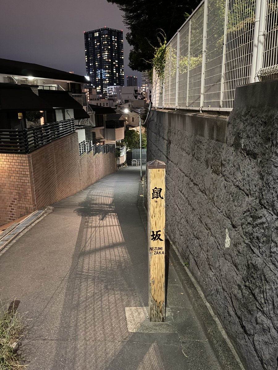 HamazakiTakashi's tweet image. 岡山の皆さん、私は今日、RKS山陰放送の「あもーれ!マッタリーノ」にコメント出演します。
12時頃出演予定です。
そして明日はFM OKAYAMA「#tap」(17:00〜18:55)にやはりコメント出演します。
弾き語りツアーの岡山公演は11/2(日)です。
今年も会場は城下公会堂 in KOTYAEです。