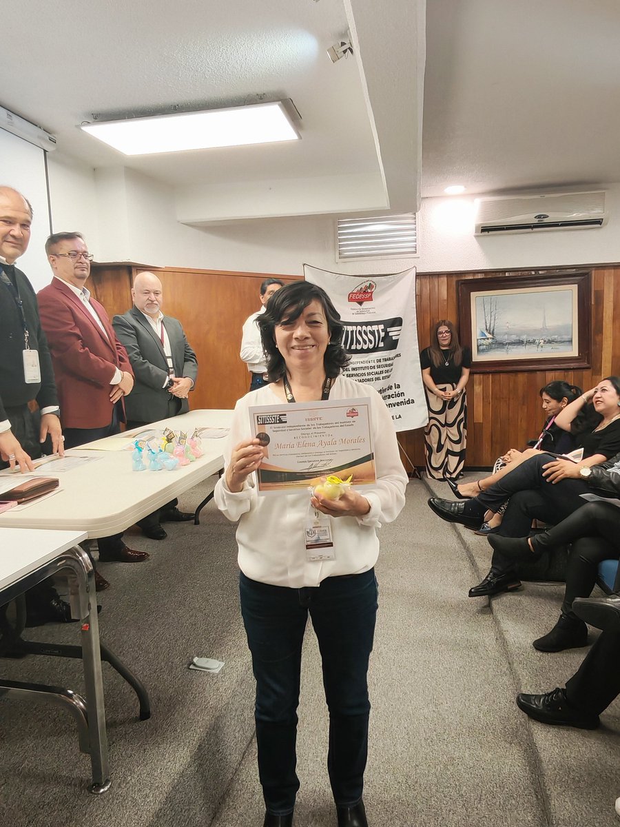 Entrega de reconocimientos por años de servicio, Seccion 44, DAyF

Todos y cada uno de aquellos que trabajan en beneficio de los demás, siempre tendrán un reconocimiento extra. 

Gracias por la invitación. 

Abrazo y buena tarde a todos. 

#CarlosHernandez #SITISSSTE #ISSSTE