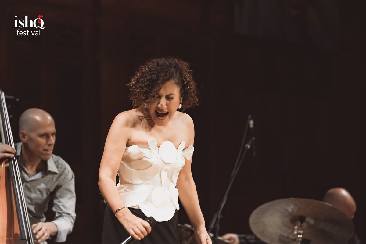 Dilê min bi we re ma 💜 
Ne çok özlemişiz #Toronto 

Thanks for the beautiful captures @vickytaphotography and thanks for making it happen <a href="/smallworldnotes/">Small World Music</a> 
#aynurdoğan #northamericantour2025