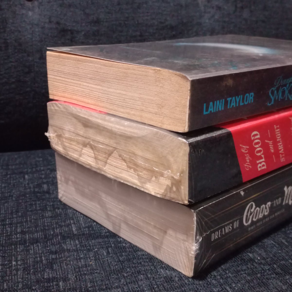 raven is selling books 🛍️ tweet media