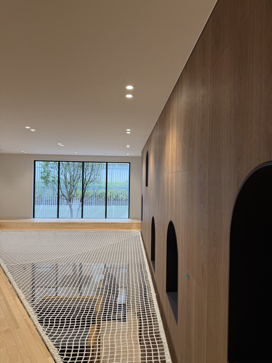 youji_no_shiro's tweet image. 都内で工事が進む保育園現場確認。
住宅街に建つ事からスケール感を周辺住宅に合わせて、更に道路に面した所はフェンスを止めて緑化。
内部はこども達が様々なスタイルで過ごせる場所が点在してます。

#hibinosekkei
#youjinoshiro #daycare #kindergarten
#nursery #保育園 #こども園 #日比野設計