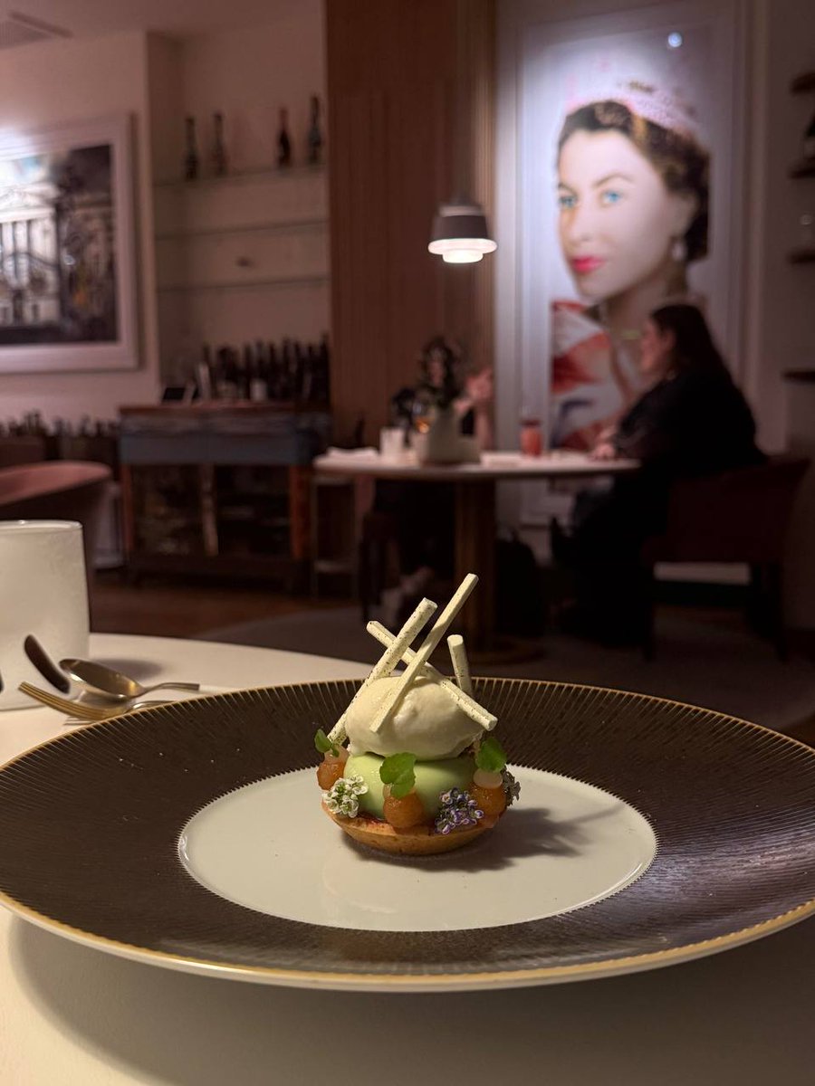 ee039535's tweet photo. From flaky pastries to beautiful, delicate treats, every bite is a little piece of joy. 🍰📷✨ https://t.co/x4i8CPr6P9