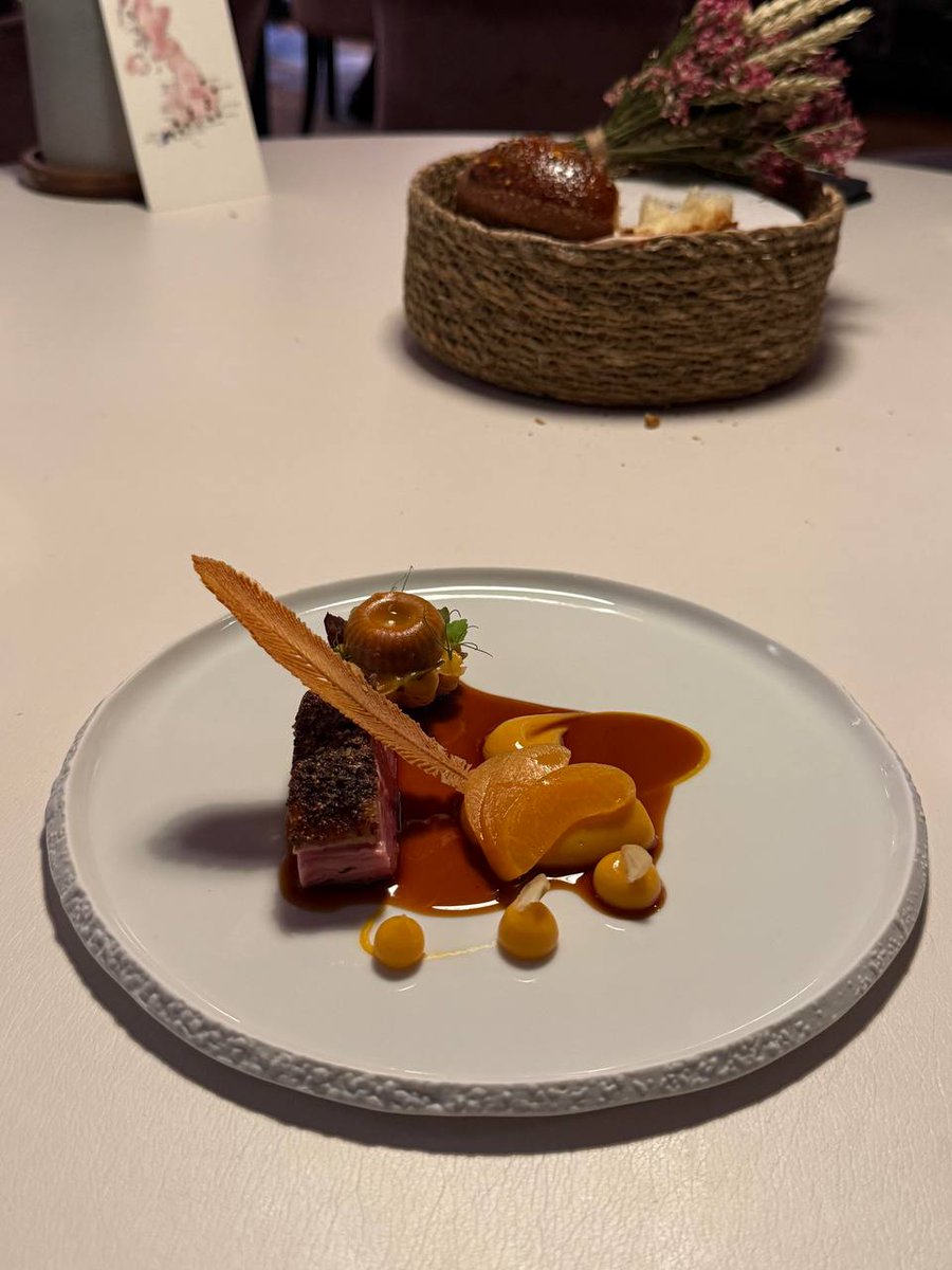 ee039535's tweet photo. From flaky pastries to beautiful, delicate treats, every bite is a little piece of joy. 🍰📷✨ https://t.co/x4i8CPr6P9