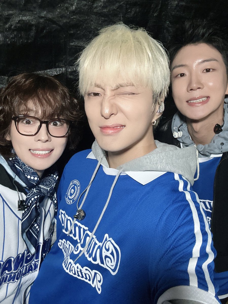 🦁 [251021] #YOON Weverse Update with #HOONY and JINU 

🔗 weverse.io/winner/artist/…

#HOONY #이승훈 #WINNER #위너 <a href="/yginnercircle/">OFFICIAL INNER CIRCLE</a> <a href="/official_hoony_/">official_hoony_</a>