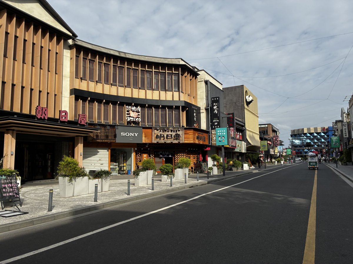 おはようございます☀
現在15℃、ちょっと肌寒い朝。

それにしても警察減ったな👮‍♀️

今日も楽しい一日を👍