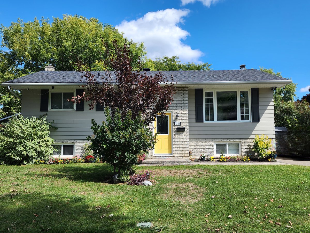 NEW PRICE!! Don't miss out on this great home now priced at $447,900.  Closing date available November 30th! This home has many many updates boasting 3+1 bed, 2 full bath move in ready! Come see!! 

realtor.ca/l/bUcnS/ka

<a href="/ModernBrock/">Modern Brock Group Realty</a>