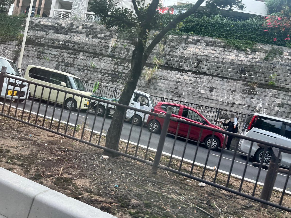 localOKINAWA's tweet photo. 【沖縄県地元情報局】

那覇市首里から古島向け
儀保十字路過ぎたあたり
5台ほどの玉突き事故発生。
上間交差点あたりまで
かなり渋滞しています！

通行予定の方はご注意下さい！

シェアお願いします‼︎

....................................
📢LINEで情報が来る！
【オキジモ通知プラン】で速報を受け取る⇩
https://t.co/x855z8Yhj4
....................................