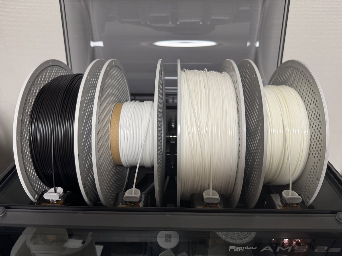 Khons_moon's tweet image. 初めてPLA用サポート材を使ってみる。調べてみた所によるとAMSに入れるだけで勝手に使ってくれるっぽいんだが…

あと白が途中で無くなるのと自動で隣の白に切り替わる機能もあるらしい。

#BambuLab #P2S