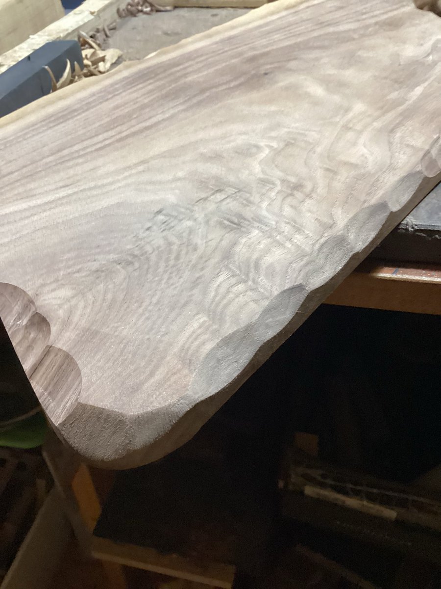 MaxymLab's tweet image. Parmi les nouveaux modèles désignés pour Noël, quelques pièces spéciales intègreront de la sculpture. Jour #1 de ce travail très demandant physiquement. Essence: noyer. 

Trust me, plus facile à dire qu’à faire. 😬
Reste beaucoup de boulot à effectuer…
#InTheMaking
