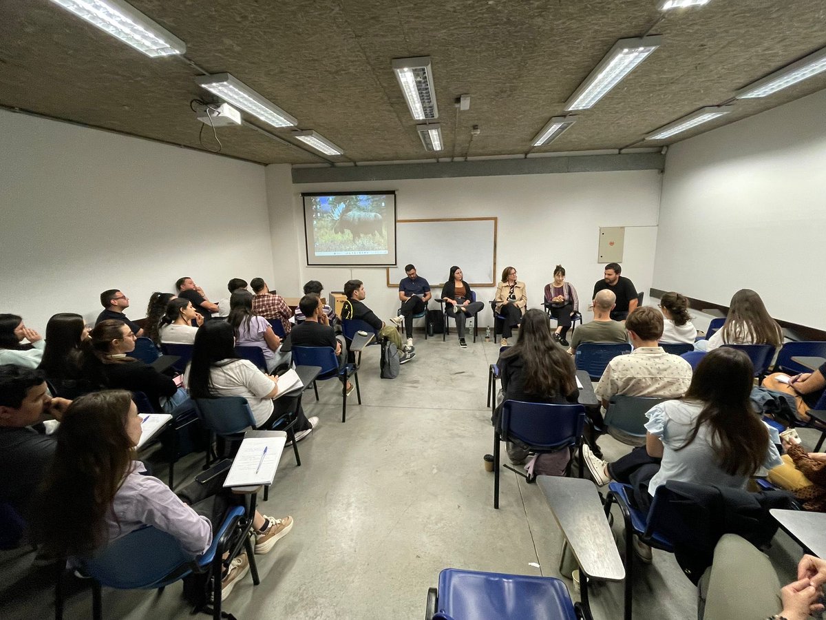 II Encuentros de Investigación de <a href="/fcsudelar/">Facultad de Ciencias Sociales</a> . Sala llena, algo poco común , “Inserción y ejercicio profesional de las y los Licenciados en Desarrollo” coordinada por la <a href="/auled_uy/">Asociacion Uruguaya de Licenciados en Desarrollo</a> ! Gracias a todas y todos por participar!!