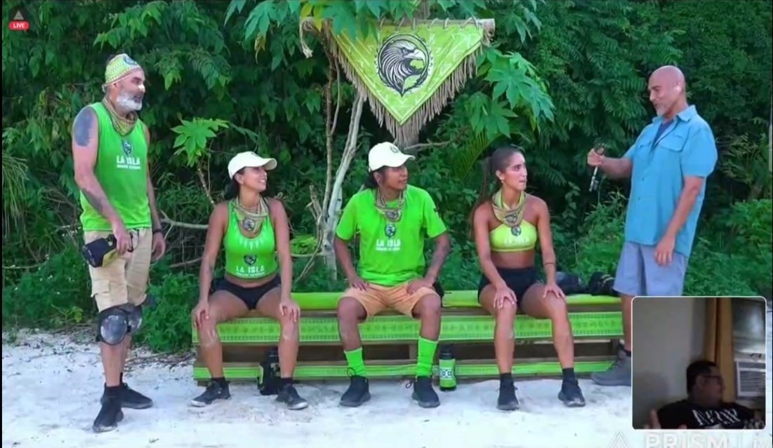CrisGalaxy's tweet photo. #LaIslaDesafioExtremo ánimo chicos, tocan días duros de nuevo, pero recuerden q ya aprendieron a levantar el vuelo!! estamos con ustedes equipo Águilas!! 💚💚💪💪🦅🦅💚💚 @TLMDRealities @Telemundo #TeamMauIslas https://t.co/g9gJEowTyV