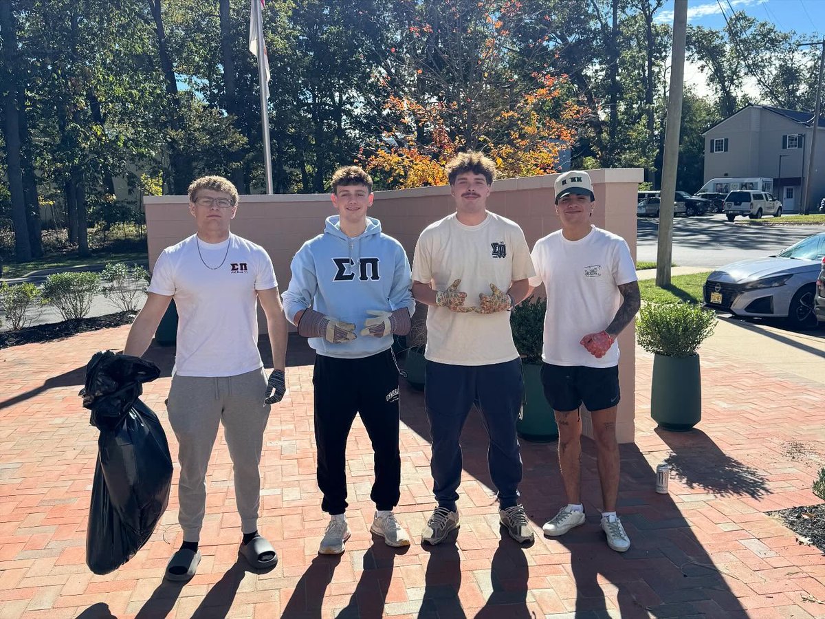 SigmaPi's tweet image. Inspire. Serve. Lead.
The brothers of Delta-Beta Chapter at Monmouth supported their local SPCA by cleaning the garden and preparing meals for the dogs. Every act of service makes a difference! 
#FindYourPurpose