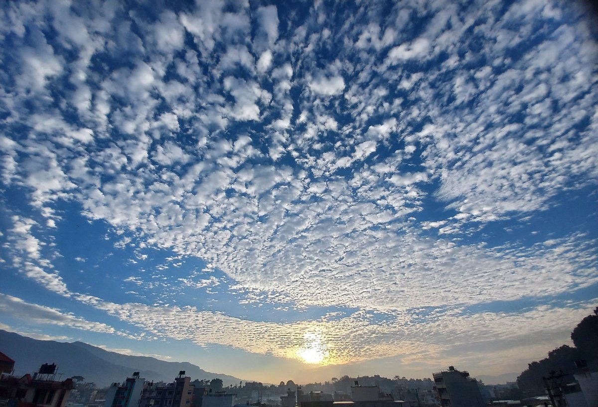 nripendratmls's tweet photo. Midweek magic in the sky 🌤️
#GoodMorning https://t.co/sZiIPUHmZk