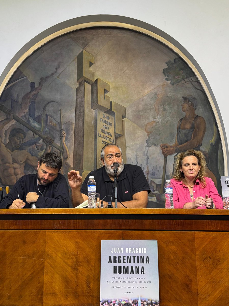 Hoy estuvimos en el Salón Felipe Vallese de la @cgtoficialOk acompañando a @juangrabois en la presentación de su libro Argentina Humana.
Un aporte al debate sobre el país que queremos: más justo y solidario para todos y todas. En vísperas del 26 de octubre, reafirmamos nuestro