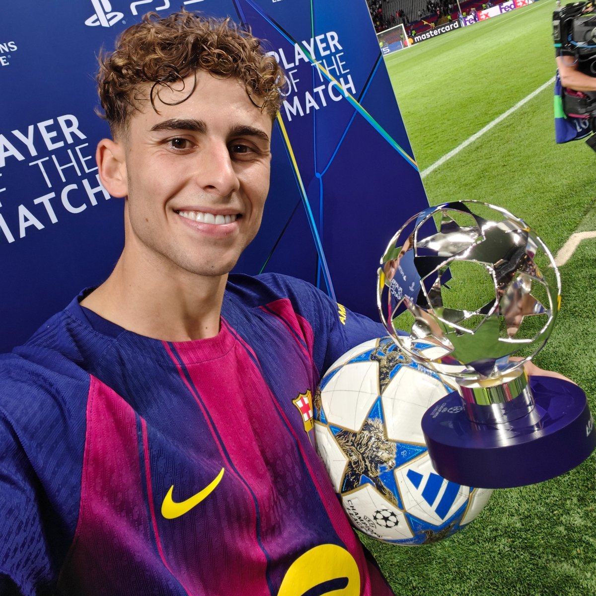 Oito jogadores marcaram hat-tricks pelo Barcelona na Champions antes de Fermín López, mas ele é o primeiro espanhol a fazê-lo.

🇧🇷 Rivaldo
🇧🇷 Ronaldinho
🇨🇲 Samuel Eto'o
🇦🇷 Lionel Messi
🇧🇷 Neymar
🇹🇷 Arda Turan
🇵🇱 Robert Lewandowski
🇧🇷 Raphinha
🇪🇸 Fermín López