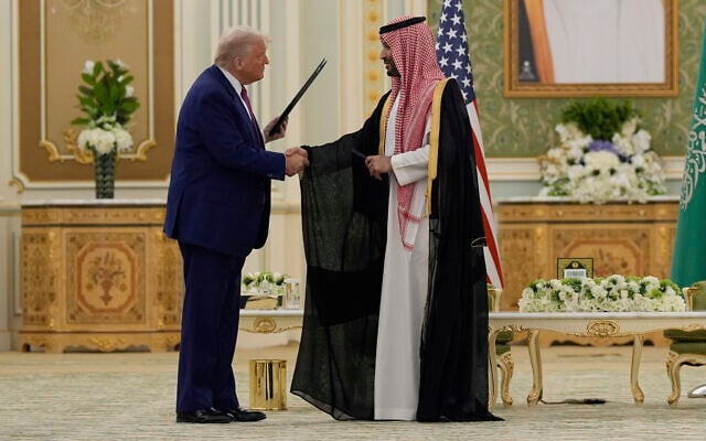 🚨 🇸🇦 🇮🇱 TRUMP-MBS SUMMIT: NORMALIZATION OR SECURITY?

Trump is hosting Saudi Crown Prince Mohammed bin Salman at the White House November 18. 

Both leaders have competing agendas: Riyadh wants US security guarantees; Trump wants an Israel-Saudi normalization deal.

Arab