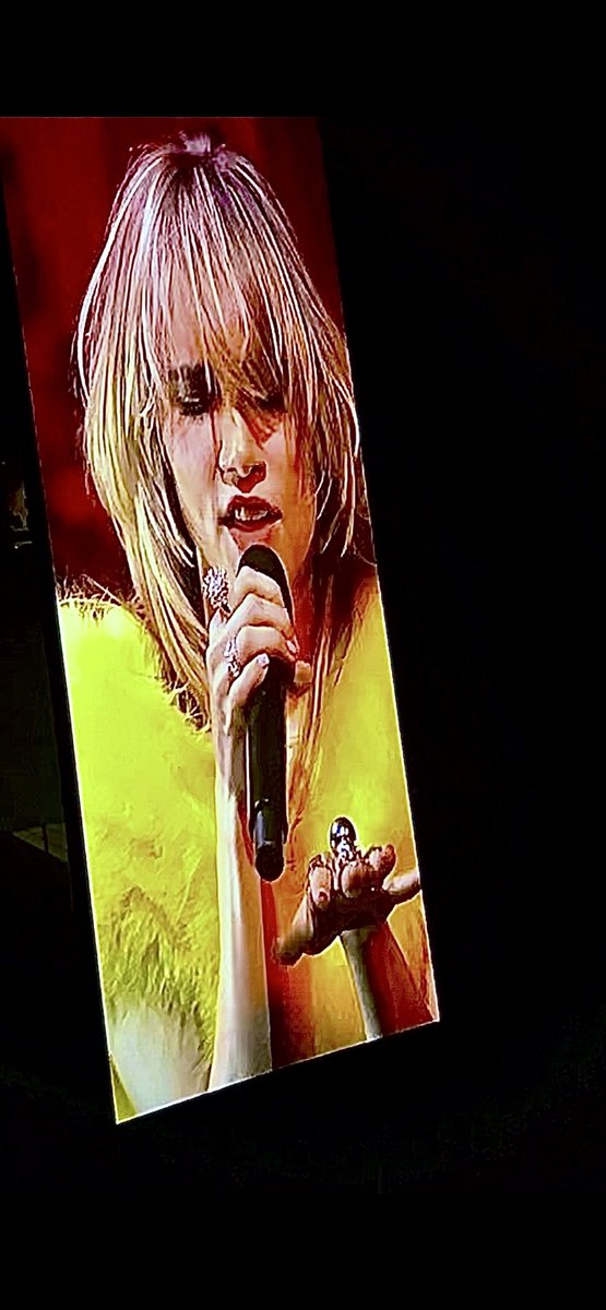 vxsanjay's tweet photo. thank you for an amazing time last night💙🧡 @laufey @sukiwaterhouse https://t.co/rfyfeuEhO3