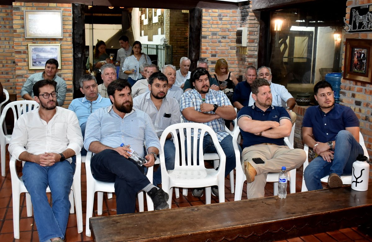 arp_py's tweet image. CRIADORES DE CABALLOS CRIOLLOS ADECUARON ALGUNOS PUNTOS DE SU ESTATUTO SOCIAL
El acto fue encabezado por el Presidente de la ACCCP, Ing. Tomás Romero, y contó con la presencia del Vicepresidente Segundo de la ARP, Sr. Ceferino Méndez.
👉acortar.link/3ZsnhG