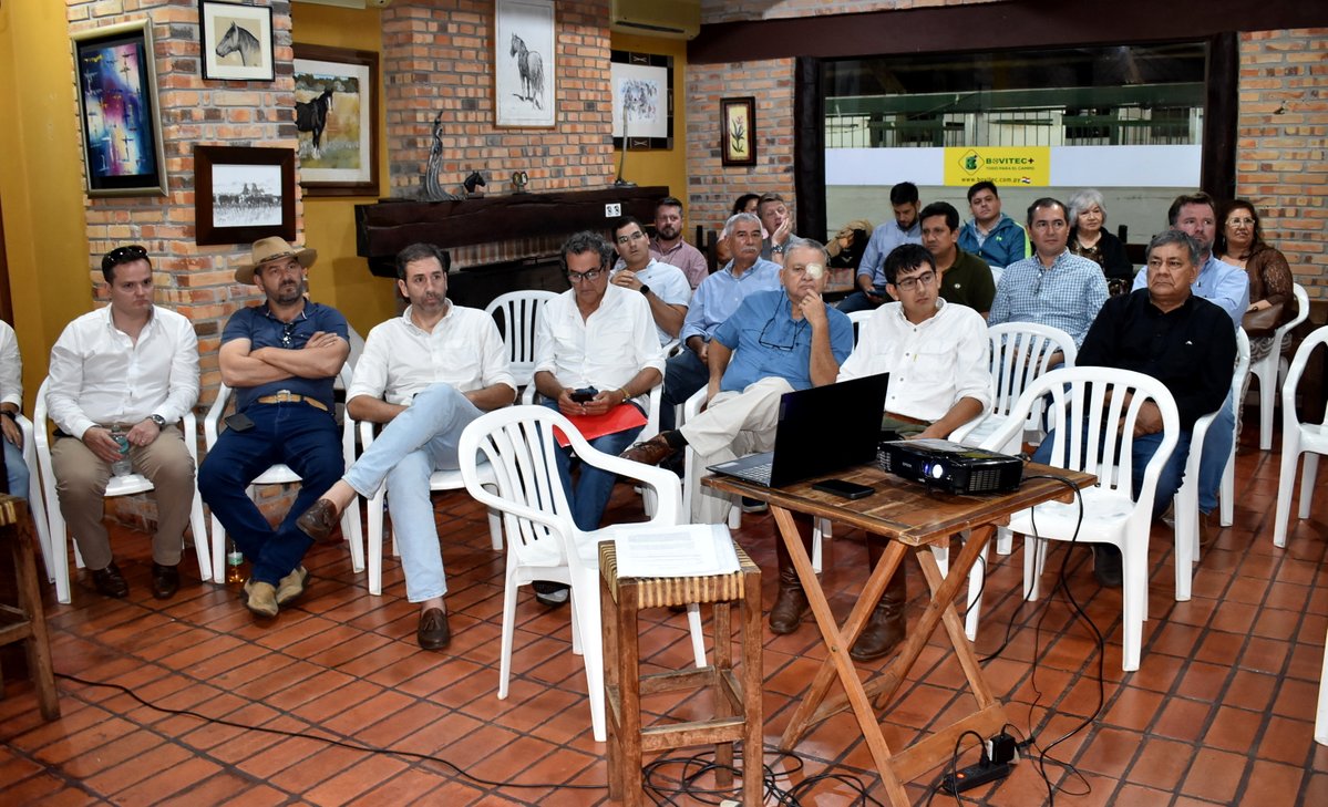 arp_py's tweet image. CRIADORES DE CABALLOS CRIOLLOS ADECUARON ALGUNOS PUNTOS DE SU ESTATUTO SOCIAL
El acto fue encabezado por el Presidente de la ACCCP, Ing. Tomás Romero, y contó con la presencia del Vicepresidente Segundo de la ARP, Sr. Ceferino Méndez.
👉acortar.link/3ZsnhG