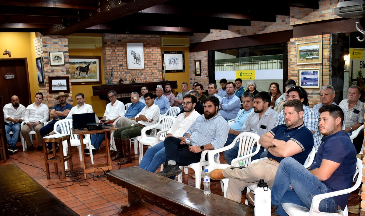arp_py's tweet image. CRIADORES DE CABALLOS CRIOLLOS ADECUARON ALGUNOS PUNTOS DE SU ESTATUTO SOCIAL
El acto fue encabezado por el Presidente de la ACCCP, Ing. Tomás Romero, y contó con la presencia del Vicepresidente Segundo de la ARP, Sr. Ceferino Méndez.
👉acortar.link/3ZsnhG