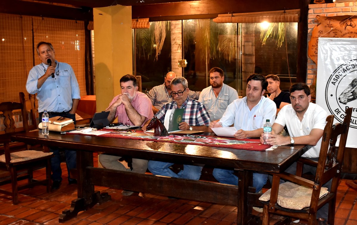arp_py's tweet image. CRIADORES DE CABALLOS CRIOLLOS ADECUARON ALGUNOS PUNTOS DE SU ESTATUTO SOCIAL
El acto fue encabezado por el Presidente de la ACCCP, Ing. Tomás Romero, y contó con la presencia del Vicepresidente Segundo de la ARP, Sr. Ceferino Méndez.
👉acortar.link/3ZsnhG