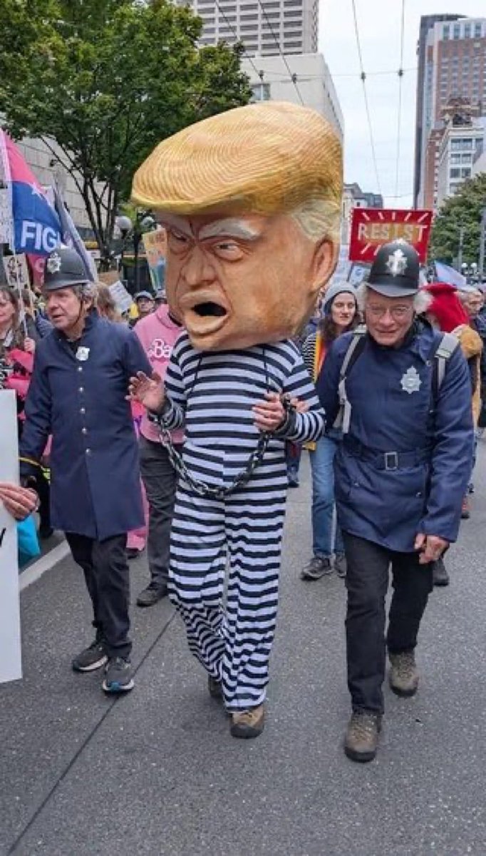 <a href="/donkoclock/">DonkConnects ♻️™</a> All hands up!! 🙌🏽