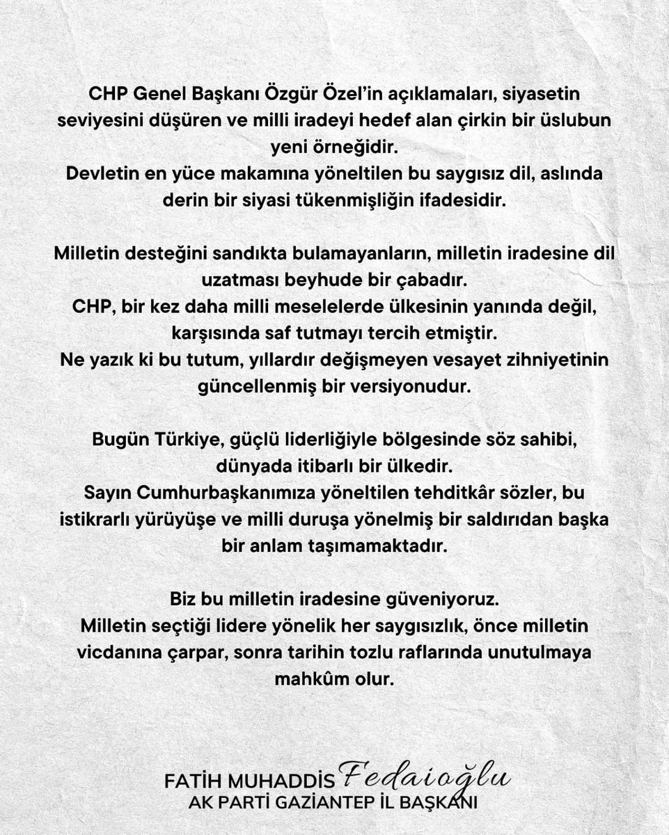 CHP, artık millete umut değil, nefret sunan bir şebekeye dönüşmüştür.

Yöneticileri ve zihniyetdaşları, hadsiz açıklamalarıyla kendi acziyetlerini gizlemeye çalışıyor.

Ama unutmasınlar: Milletin iradesine kin kusanlar, o iradenin gücü karşısında erimeye mahkûmdur.