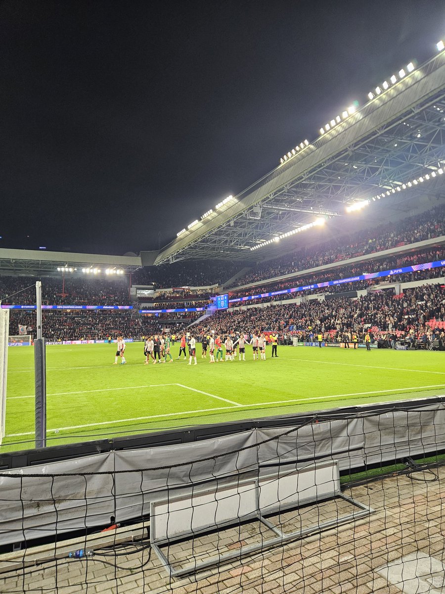 StijnDiermen's tweet photo. GEEN CLUB IS MOOIER DAN DE MIJNE ❤️ https://t.co/wNKxobW0Jb