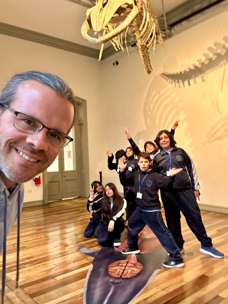 Creando contenidos con el Taller de Periodismo de la Escuela Sagrada Familia de Nazaret en el Museo de Historia Natural de Valparaíso flic.kr/p/2rA79yK #TallerDePeriodismo #EscuelaSagradaFamilia 👧🏻🧒🏽 #ValparaísoAV 🚎🇨🇱