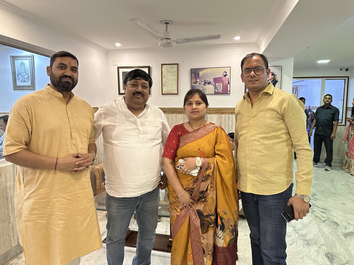 दीपावली के शुभ अवसर पर गौतमबुद्ध नगर लोकसभा के लोकप्रिय सांसद (MP) माननीय डॉ महेश शर्मा जी, दादरी के लोकप्रिय विधायक (MLA) माननीय श्री तेजपाल नागर (गुरु) जी, खुर्जा की विधायक (MLA) बहन श्रीमती मीनाक्षी सिंह जी, MLC विधायक माननीय श्रीचंद शर्मा जी व जिला अध्यक्ष यशस्वी भाई श्री