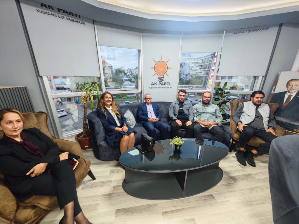 Teşkilat ruhu, istişare ve dayanışma ile…
İlçe Başkanımız Fatih SARIGÖZ başkanlığında haftalık olağan yürütme kurulu toplantımızı gerçekleştirdik.

Kuşadası için durmadan, yorulmadan çalışmaya devam ediyoruz! 💪🇹🇷