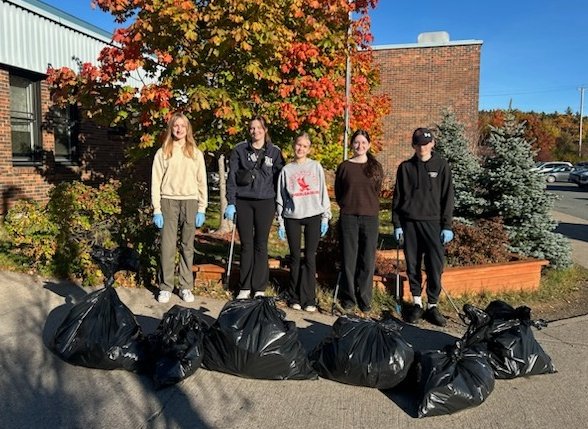 HSHenvironment's tweet photo. Our first clean up was a great success. Thanks to those who came! 

Keep an eye out for updates about meetings and future clean ups! https://t.co/9ocm2heqh0