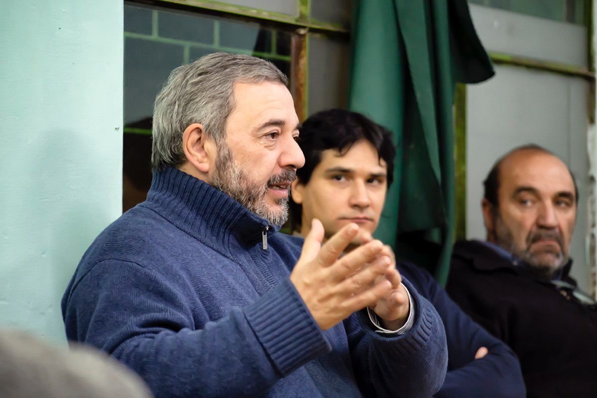 “ES MENTIRA DE ACÁ A PANDO”: ENTORNO DE BERGARA DESMIENTE DENUNCIA DE ADEOM SOBRE 60 ASESORES A $ 200.000
cronicasdeleste.com.uy/Noticias/menti…