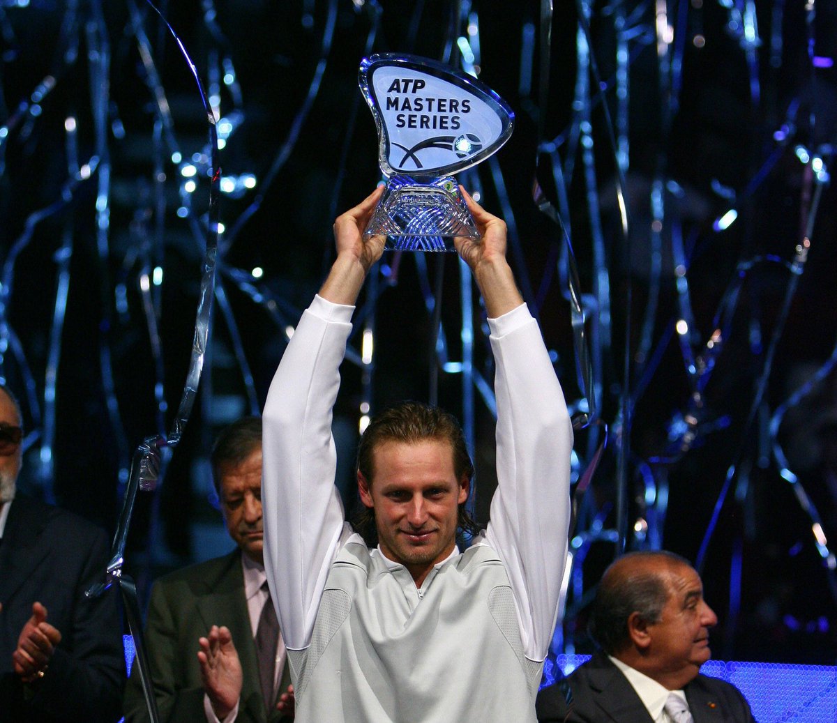 Un día como hoy, pero de 2007, David Nalbandian conquistaba su primer título de Masters 1000.

✅️ Clement
✅️ Berdych
✅️ Del Potro
✅️ Nadal
✅️ Djokovic
✅️ Federer

EL REY DAVID 👑