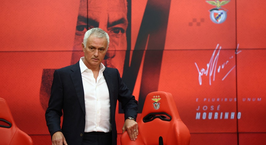 jorgeraa's tweet photo. Jorge Jesus, Roger Schmidt, Bruno Lage e José Mourinho. Até podia vir o Guardiola ou o Klopp. O principal responsável pela situação do Benfica é o tipo que ocupa a cadeira do poder não tendo competências para isso. Depois de corrermos com ele logo podemos falar do treinador. https://t.co/wKrfmC5Uuh