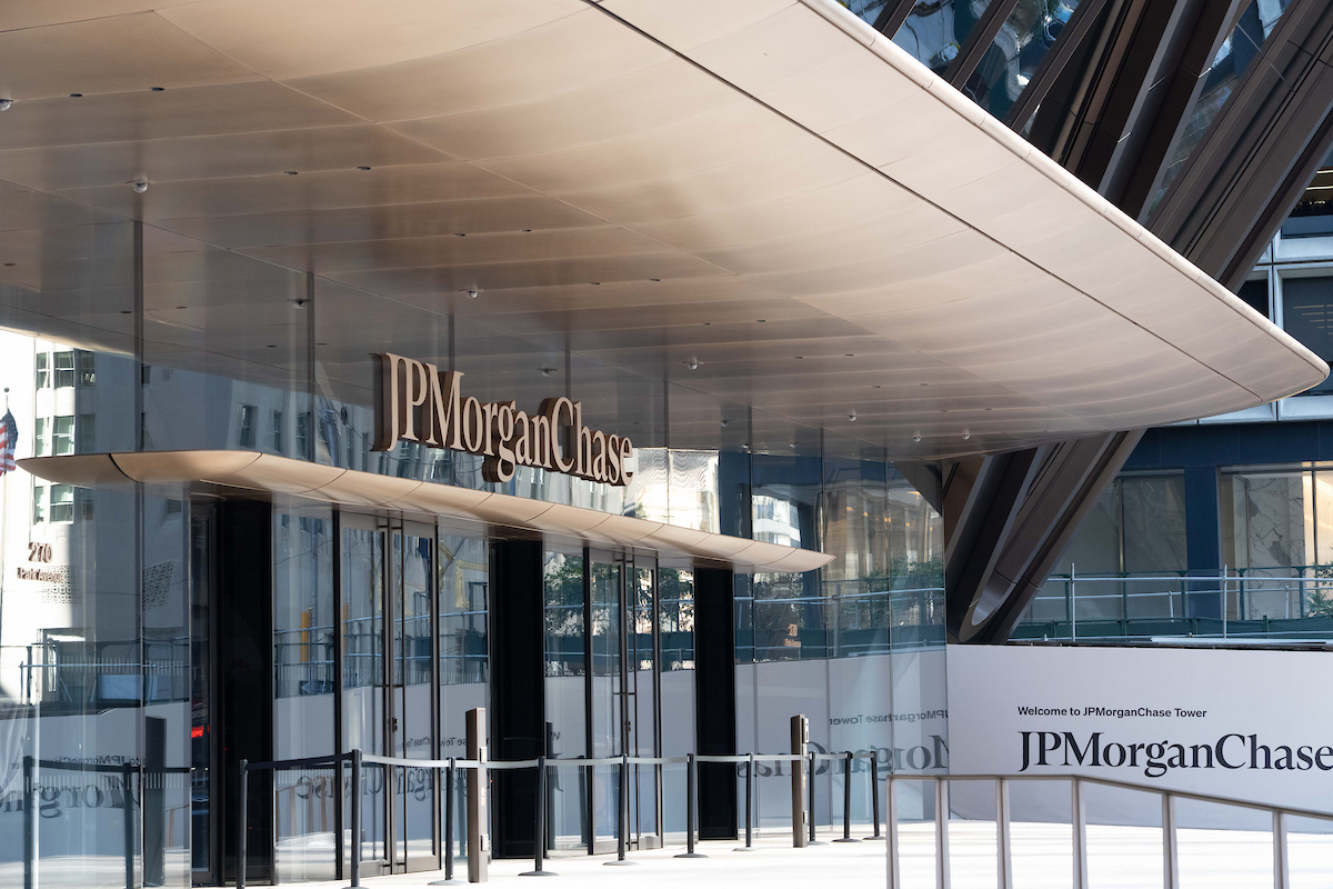 Today we officially opened <a href="/jpmorgan/">J.P. Morgan</a>'s new global headquarters!

Built by 8,000 union workers, it will be home to 10,000 workers and contribute $42 billion annually to our economy.

New York City is the finance capital of the world — and we're making sure it stays that way.