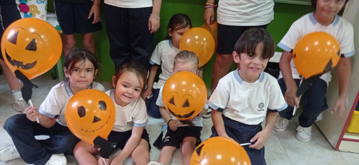 Tarde de extraescolares. ¡¡¡Preparándonos para #Halloween!!! 
🎃👻💀👀🦇
#YoConSAFA #EducaciónJesuitas #FamiliaSAFA #EducamosPersonasCreamosFuturo #EstudiaConNosotros #EducandoParaLaVida #ApúntateALaExperienciaSAFAICET #EligeSAFAICET <a href="/fundacionsafa/">Fundación SAFA</a> <a href="/educsi/">Educación Jesuitas</a> <a href="/JesuitasESP/">Compañía de Jesús</a>