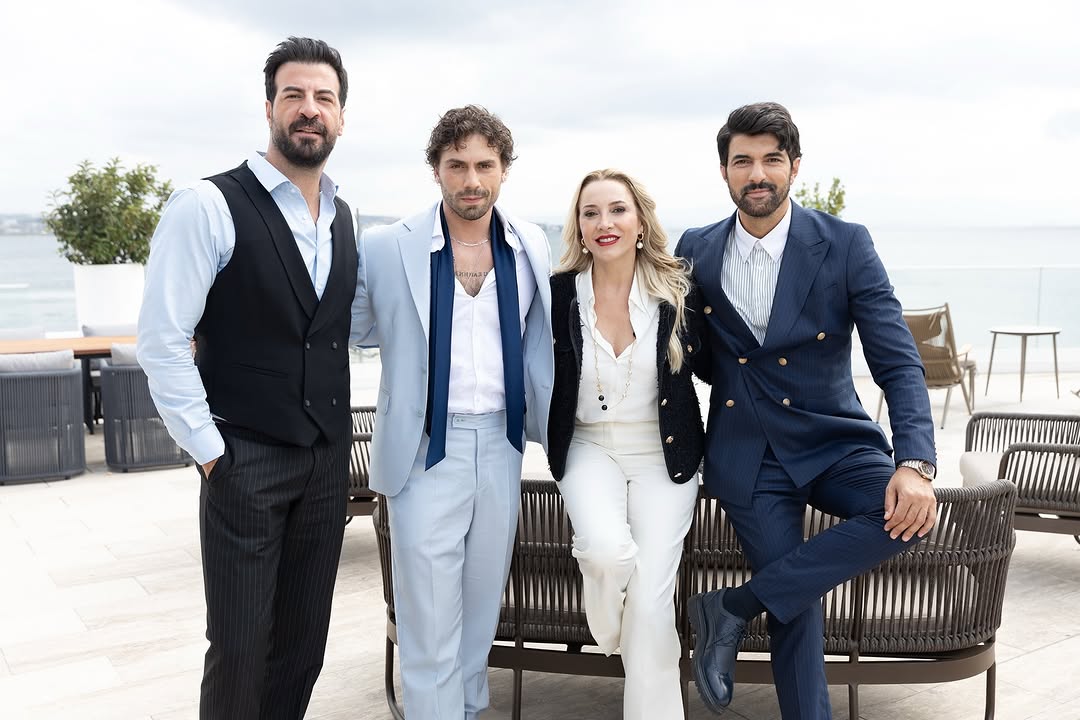 The Bulut Family 😍#EnfesBirAkşam #OldMoneyNetflix
#EnginAkyürek #TaroEmirTekin <a href="/taroemir/">Taro Emir Tekin</a>