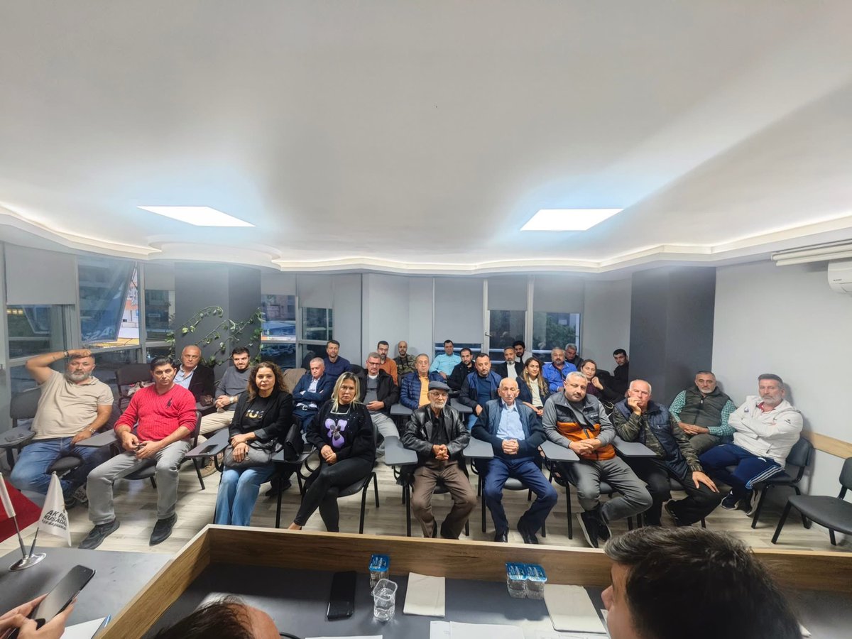 Teşkilat ruhu ve birlik anlayışıyla… 

İlçe Başkanımız Fatih SARIGÖZ başkanlığında, haftalık olağan yönetim kurulu toplantımızı gerçekleştirdik.

Toplantımızın hayırlara vesile olmasını temenni ediyorum. 

#AKParti #Kuşadası #TeşkilatRuhu #BirlikVeBeraberlik