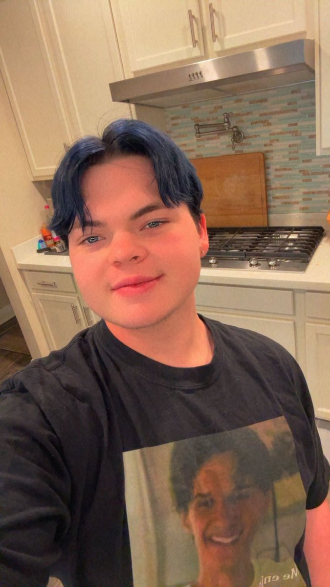 LIVE NOW!! Cooking stream! 5 gifted = Temp Tattoo 

RAVIOLI FROM SCRATCH WITH SAUCE! 

Twitch.tv/Paytonics