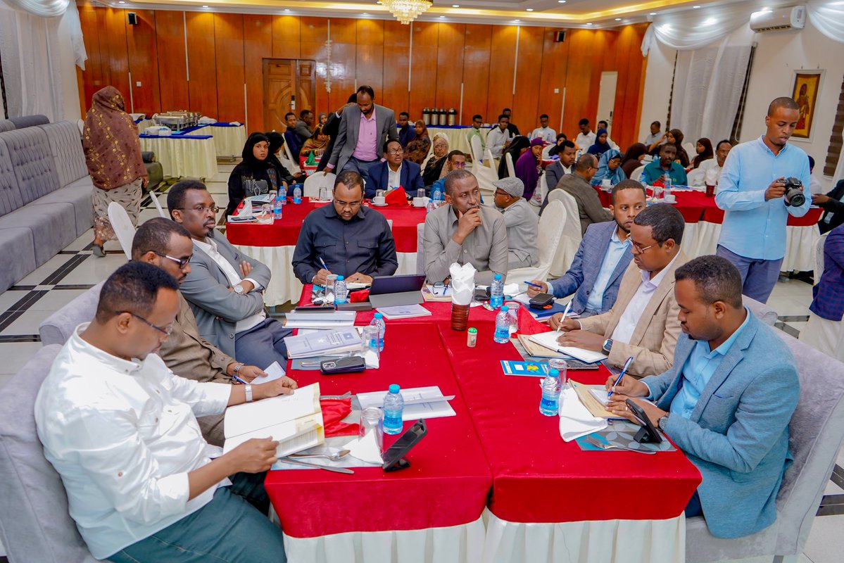 SONSA_NSA's tweet image. Mogadishu, 21, October 2025
Tonight, Somali civil society organized @SONSA_NSA under the @GoleKaab a Consultation Dialogue between Civil Society Organizations #CSOs and the National Independent Electoral and Boundaries Commission @NIEBCSomalia on the Local Council Electoral…