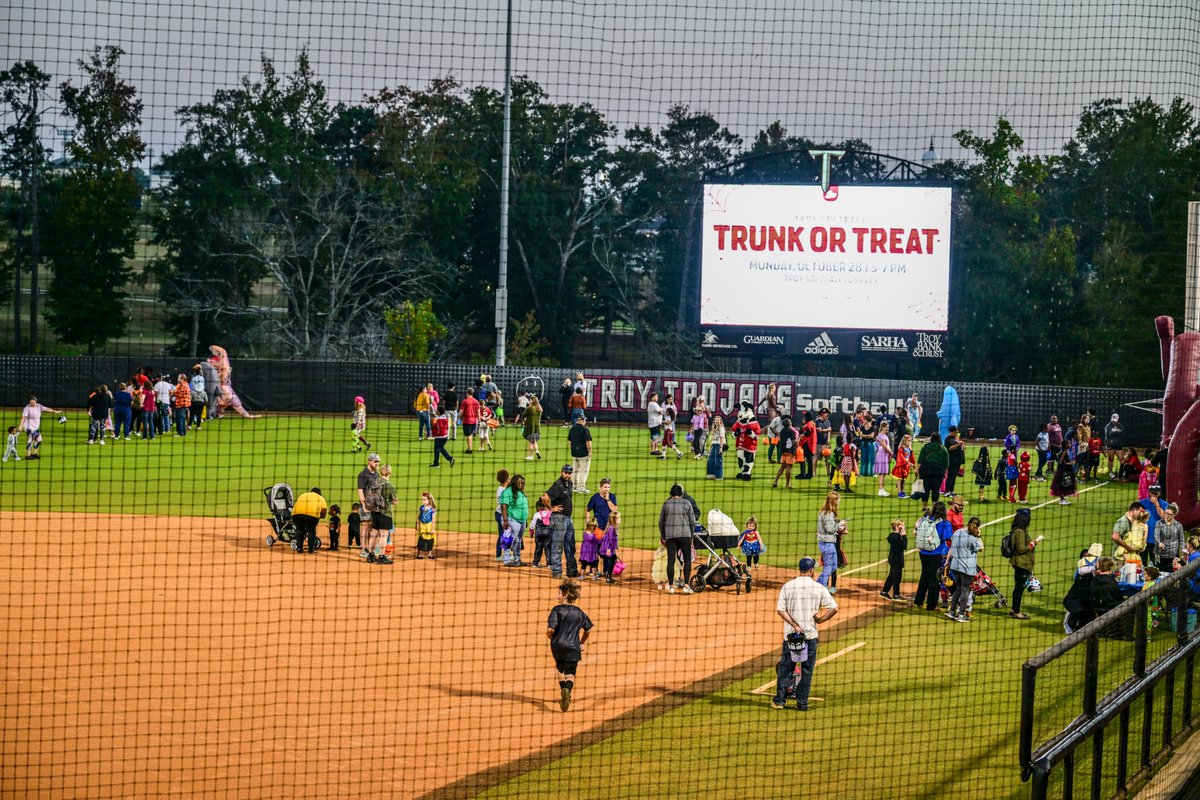 𝔻𝕣𝕖𝕤𝕤 𝕥𝕠 𝕚𝕞𝕡𝕣𝕖𝕤𝕤.

Make sure to come by the Troy Softball Complex tomorrow from 5-7 p.m. for the annual Trunk or Treat for some games, tricks and treats.

#E³ | #OneTROY ⚔️🥎